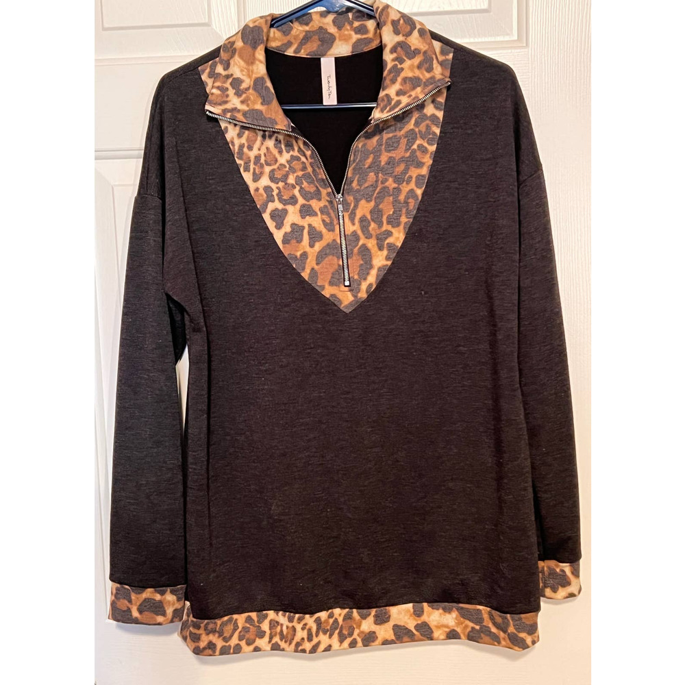 Twenty Ten Gray Cheetah Print Size M 25" Long x 22" Pit‎ to Pit